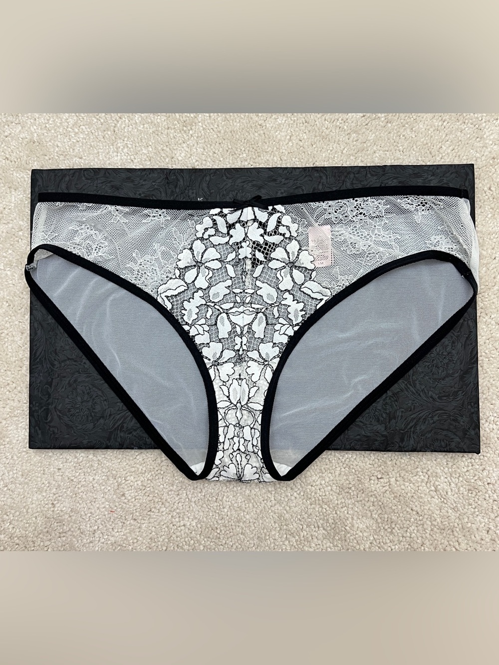 New Victoria’s Secret Dream Angels White Mesh & Black Lace Hipkini Panties Large